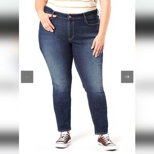 Levi's Modern Slim Medium Wash Jeans Plus Size 24W